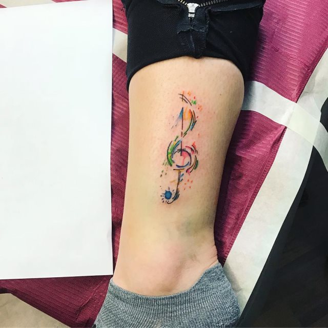 tattoo femenino musical 16