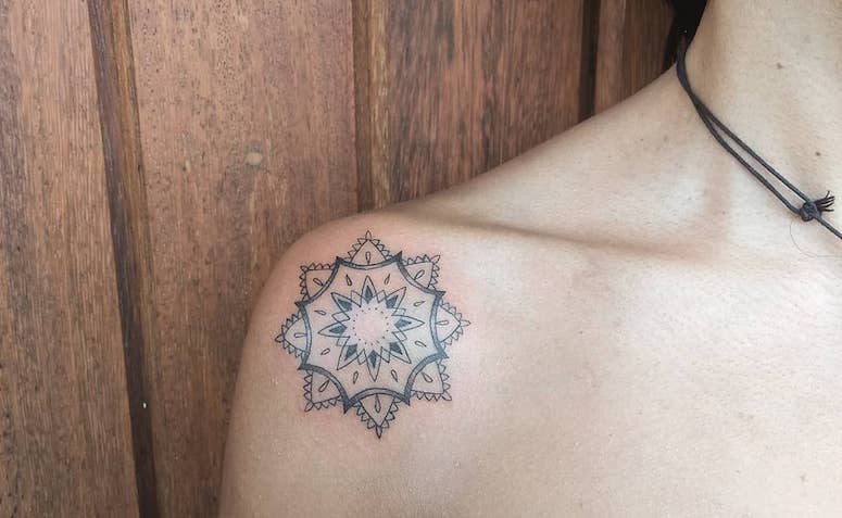 tattoo femenino para el hombro 01