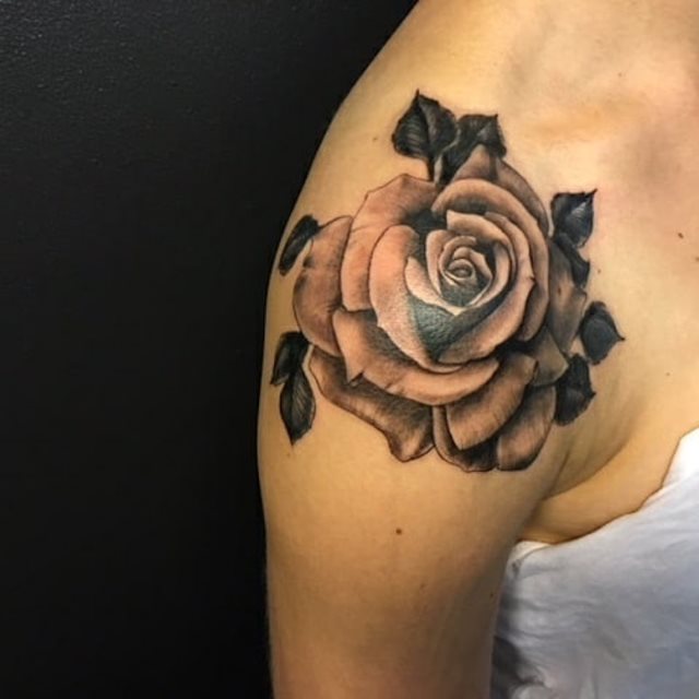 tattoo femenino para el hombro 132