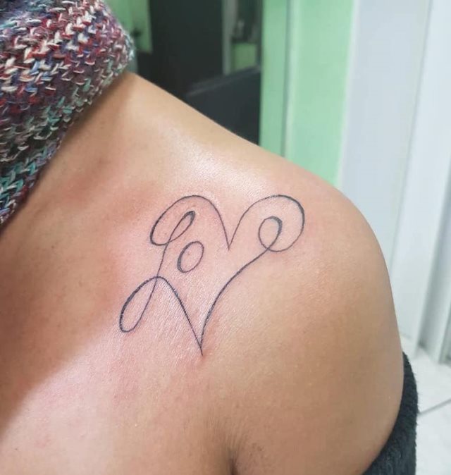 tattoo femenino para el hombro 133