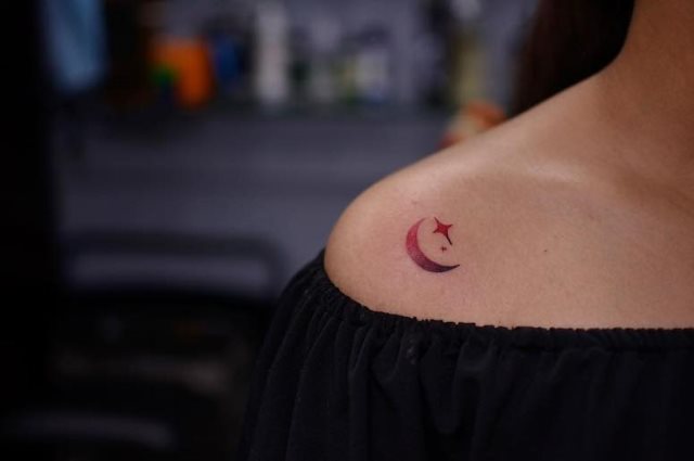 tattoo femenino para el hombro 149