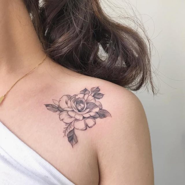 tattoo femenino para el hombro 15