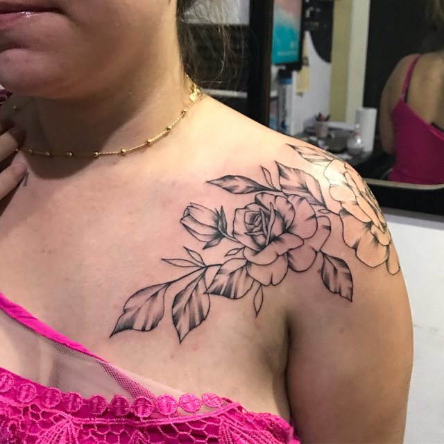 tattoo femenino para el hombro 17