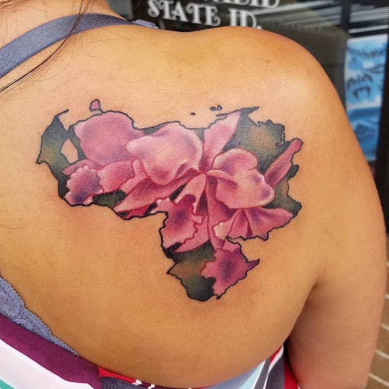 tattoo femenino para el hombro 173