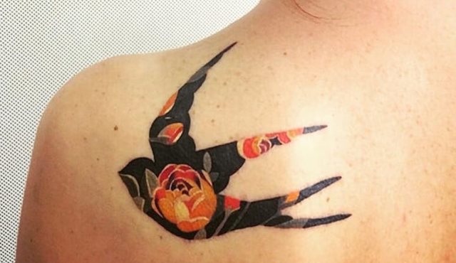 tattoo femenino para el hombro 194