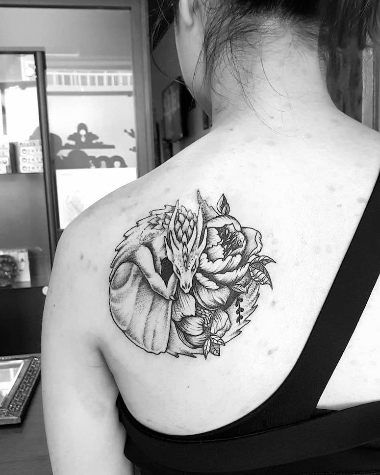 tattoo femenino para el hombro 198