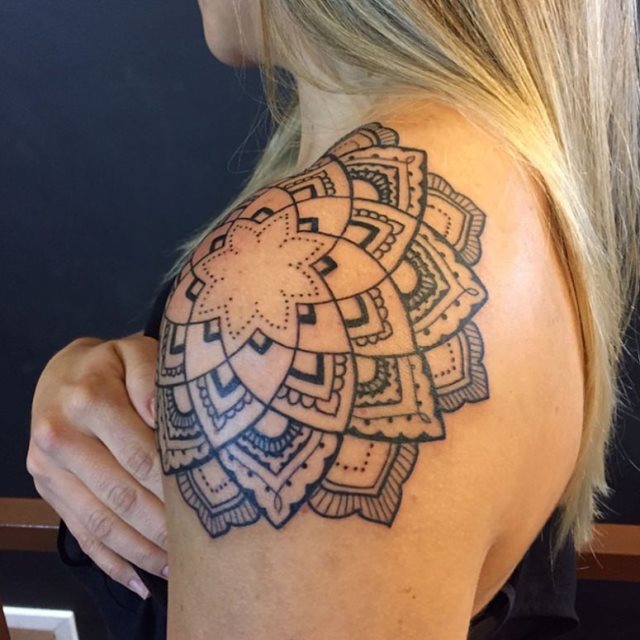 tattoo femenino para el hombro 201
