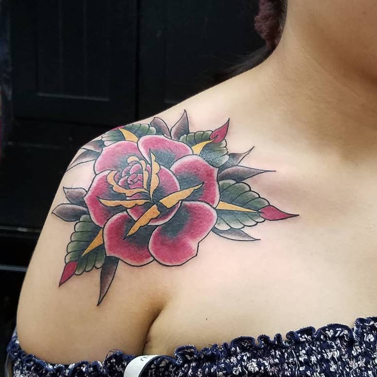 tattoo femenino para el hombro 202