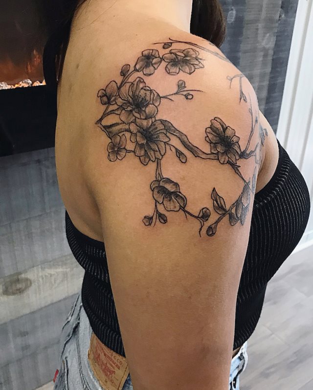 tattoo femenino para el hombro 204