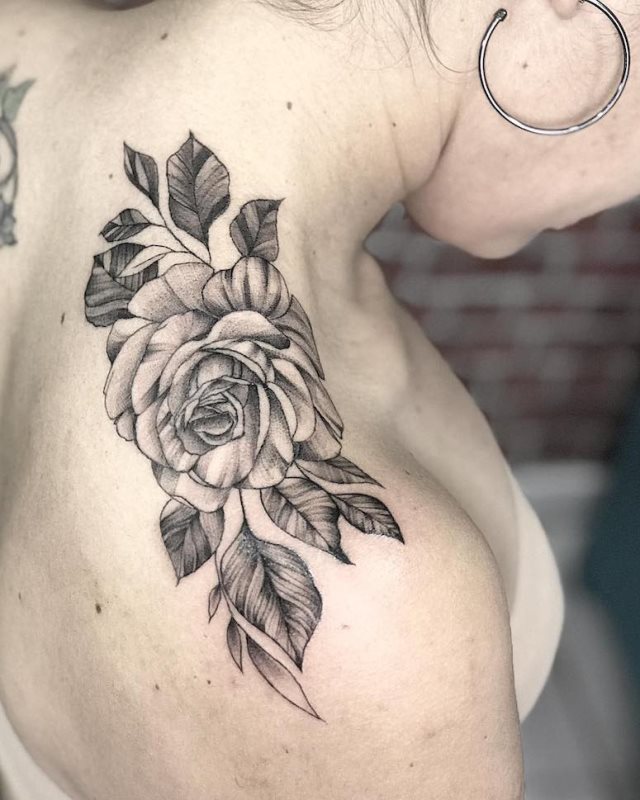tattoo femenino para el hombro 208