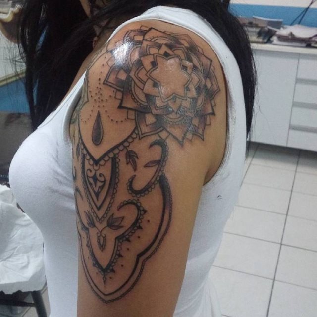tattoo femenino para el hombro 221