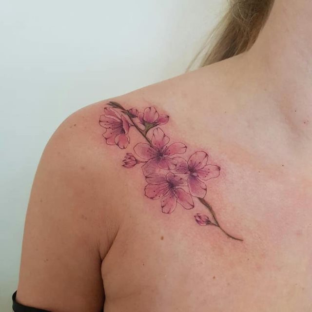tattoo femenino para el hombro 231