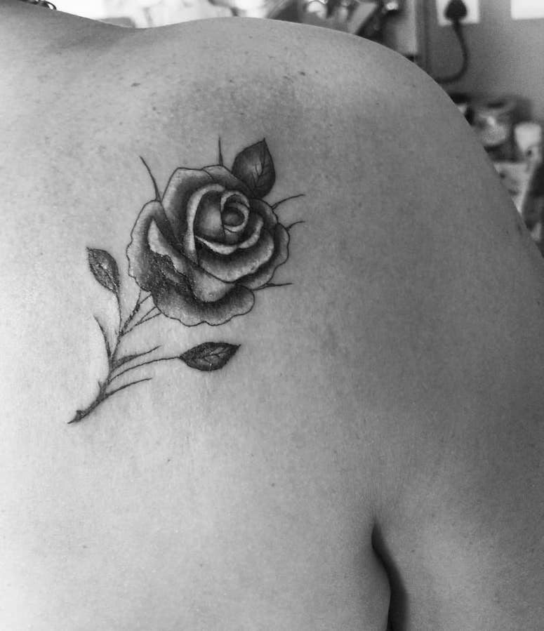 tattoo femenino para el hombro 98