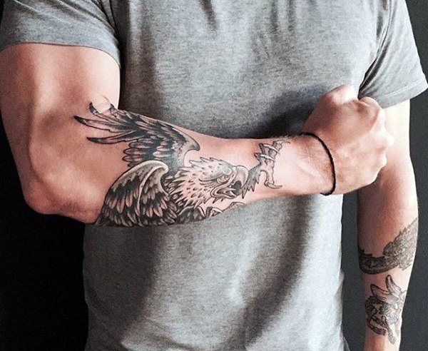 tatuaje pajaro para hombre 48
