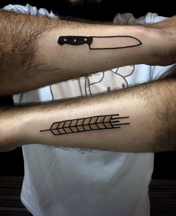 tatuaje tradicional simple para hombre 03