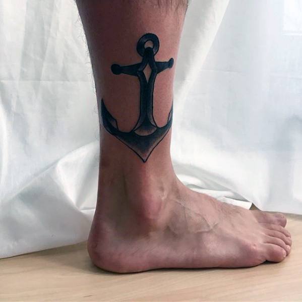 tatuaje tradicional simple para hombre 04