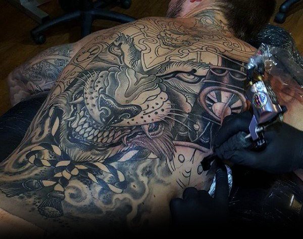 tatuaje interesante para hombre 14