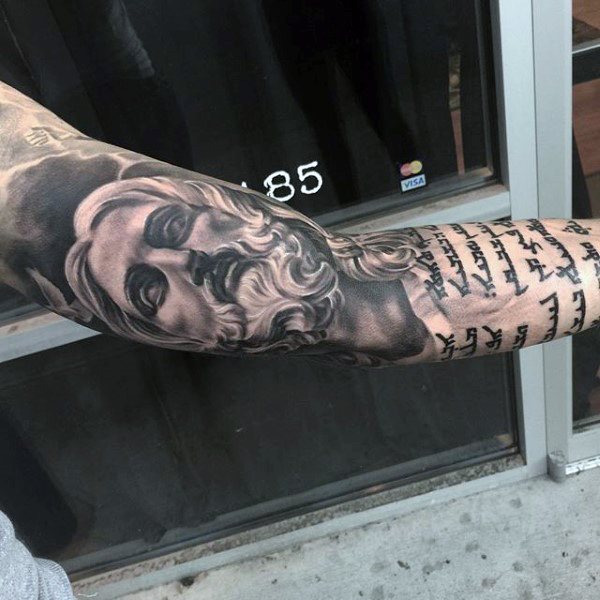 tatuaje interesante para hombre 49